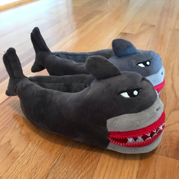 Boy’s Shark 🦈 Slippers Size 1 1/2 - 2 1/2 - Picture 3 of 8